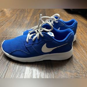 nike shoes, blue and white size 4.5 youth